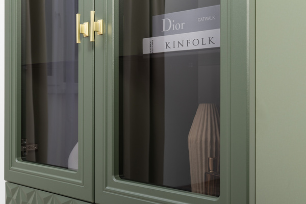 Шкаф-витрина Марион 16.397.02 дымчатый зеленый K521, олива шагрень AG 1050 ПВХ (собирается на любую сторону)